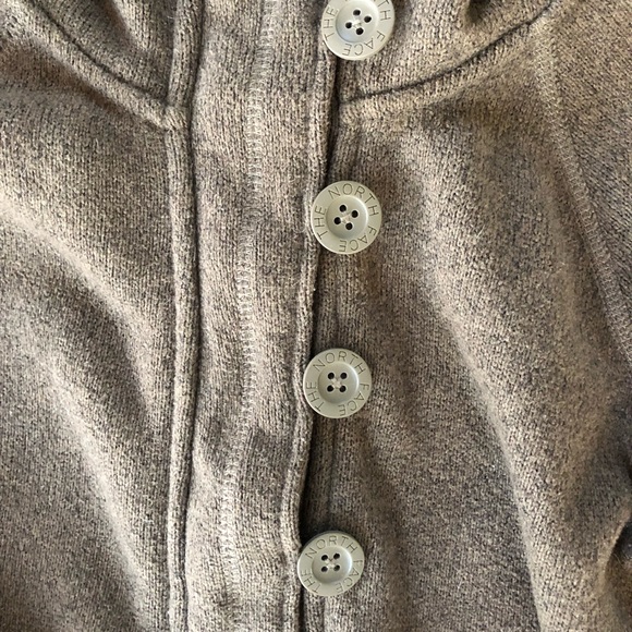 Woman’s North Face pullover with hood - Picture 3 of 7